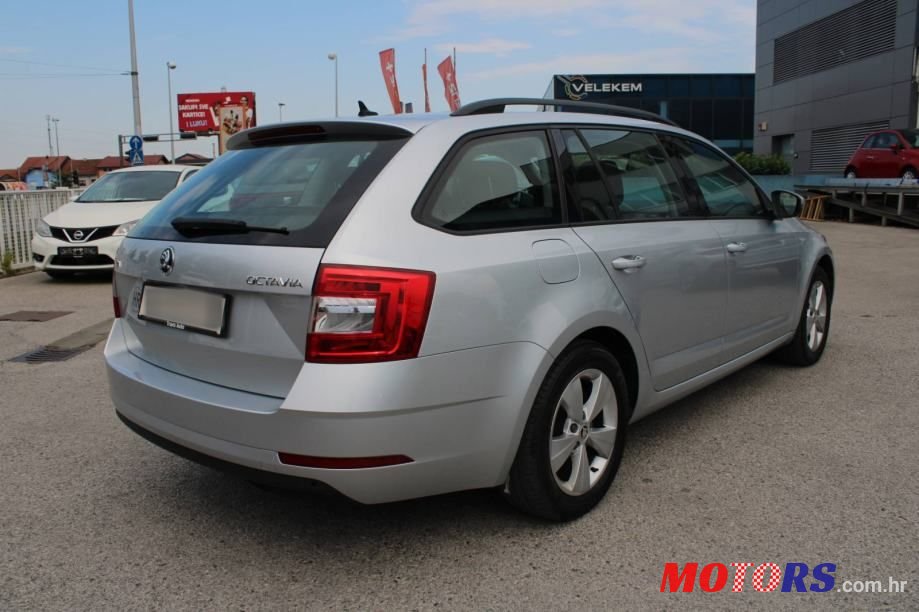 2020' Skoda Octavia Combi photo #5