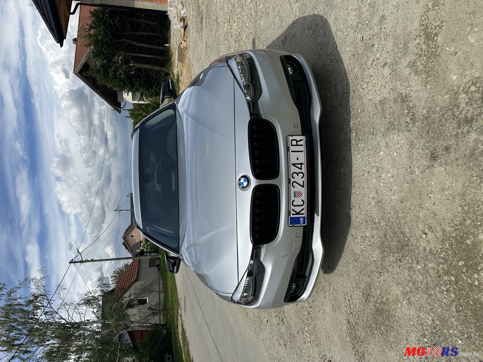 2016' BMW 3 Series Touring photo #2