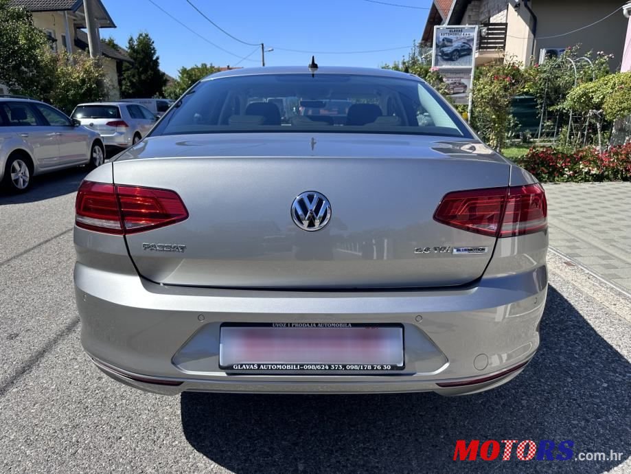 2015' Volkswagen Passat photo #6