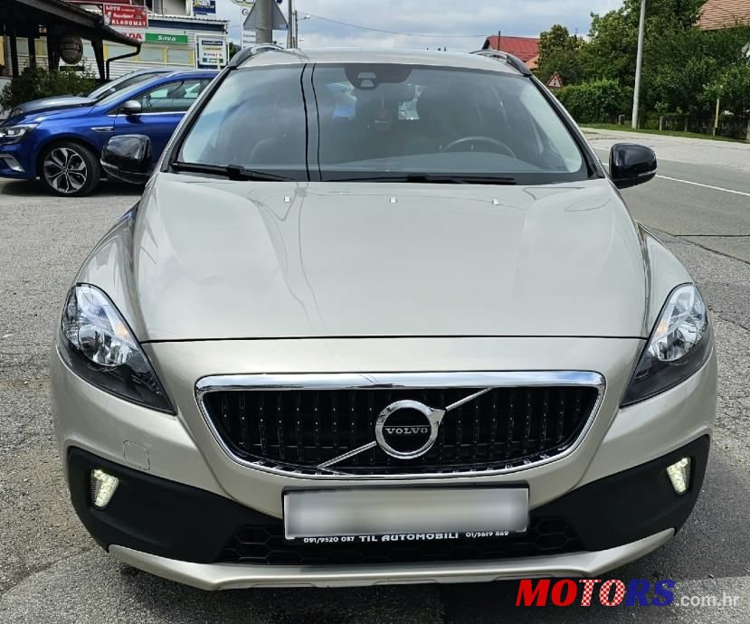 2017' Volvo V40 Cross Country D2 photo #5