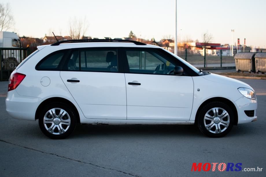 2013' Skoda Fabia Combi photo #3