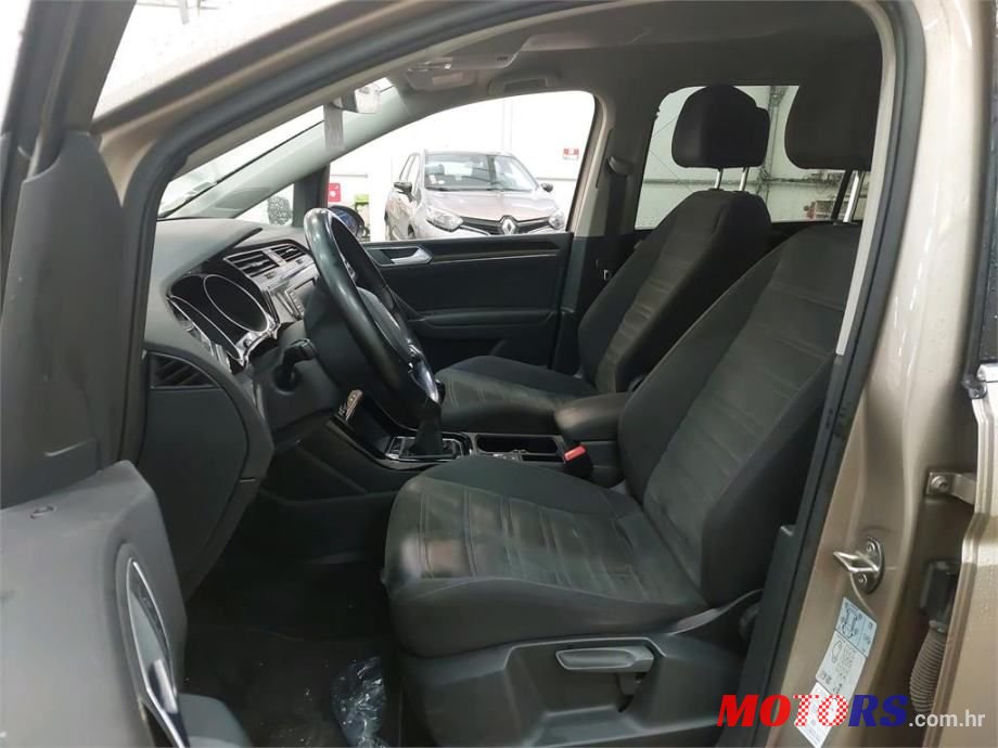 2016' Volkswagen Touran 2,0 Tdi Bmt photo #5