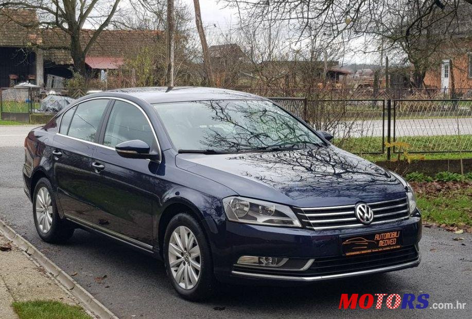 2011' Volkswagen Passat photo #1