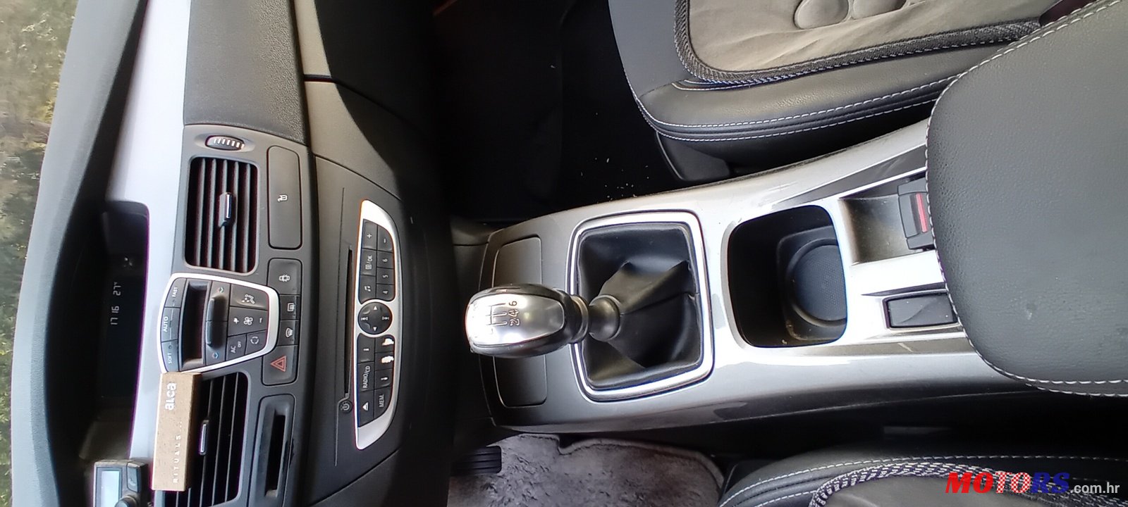 2011' Renault Laguna 2.0dci photo #3