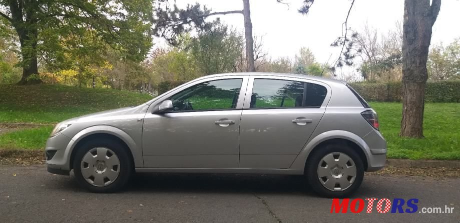 2009' Opel Astra photo #4