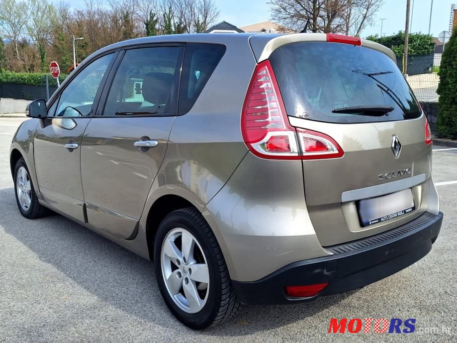 2010' Renault Scenic 1.6 16V photo #6