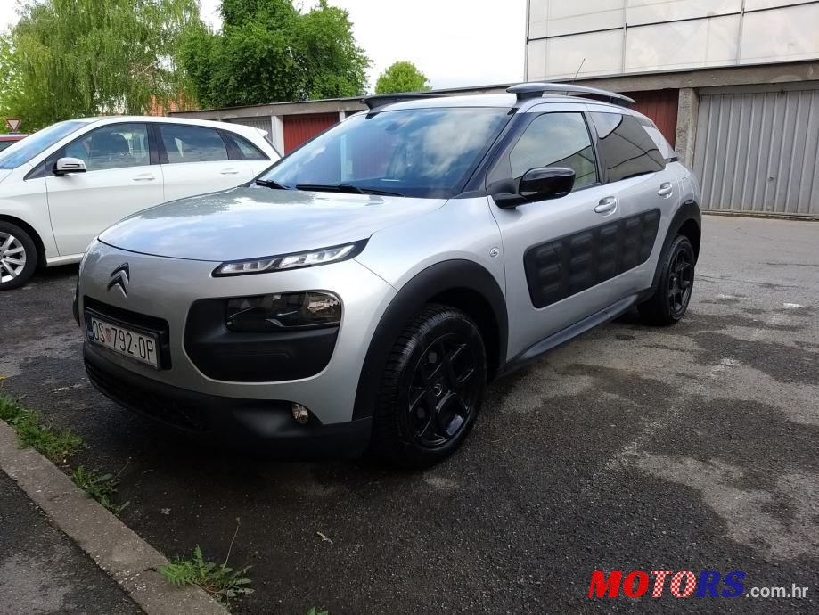 2015' Citroen C4 Cactus photo #2