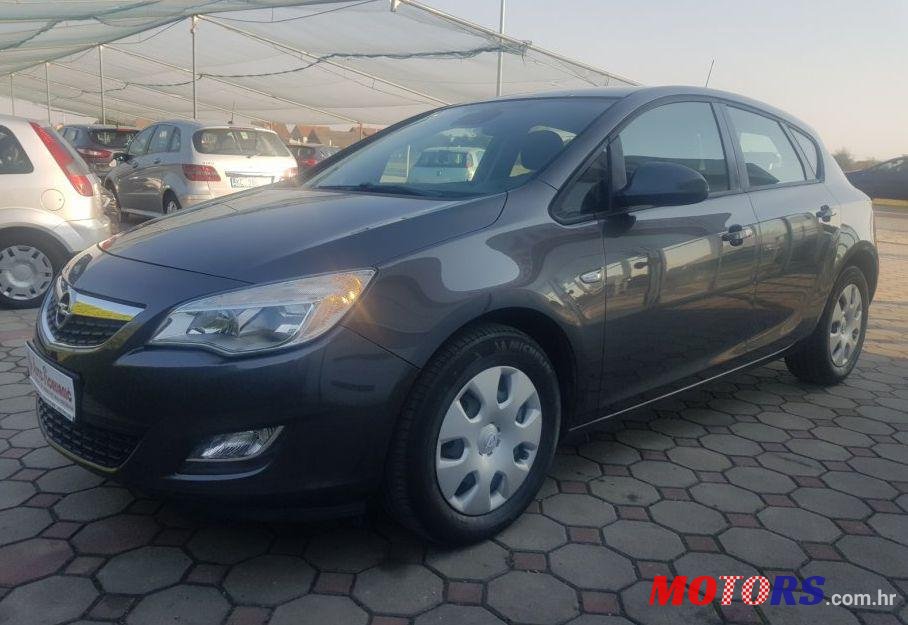 2010' Opel Astra 1,7 Cdti photo #1