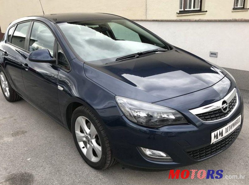 2012' Opel Astra 1,7 Cdti photo #1