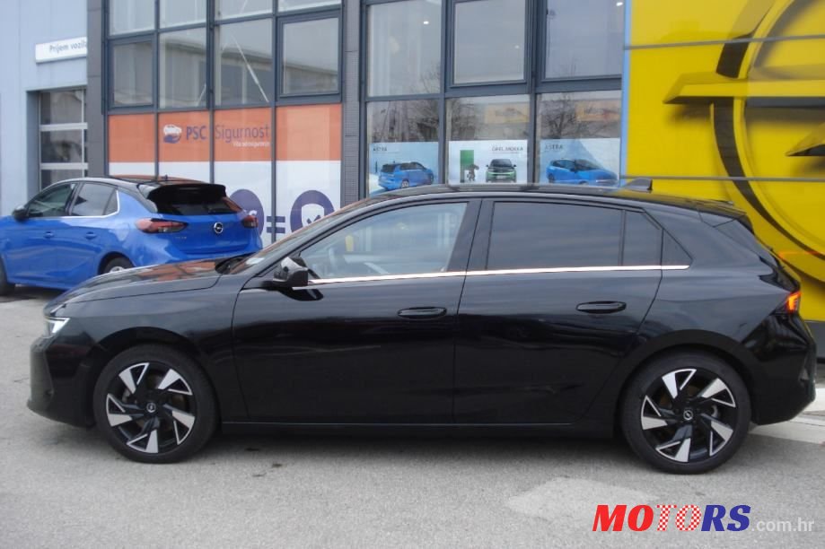 2022' Opel Astra photo #1