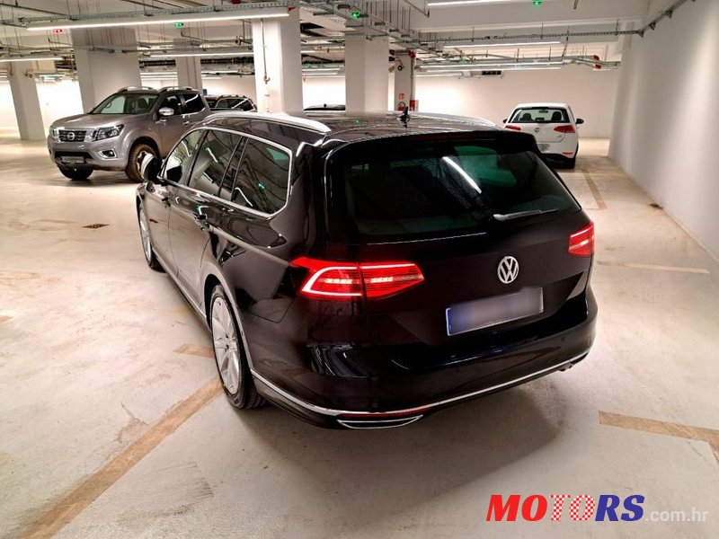 2015' Volkswagen Passat Variant photo #6