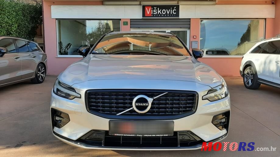 2021' Volvo V60 D4 R-Design photo #3