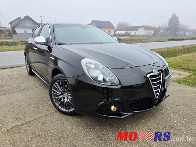 2013' Alfa Romeo Giulietta photo #1