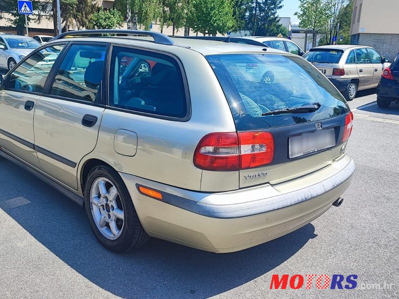 2001' Volvo V40 2,0 photo #4