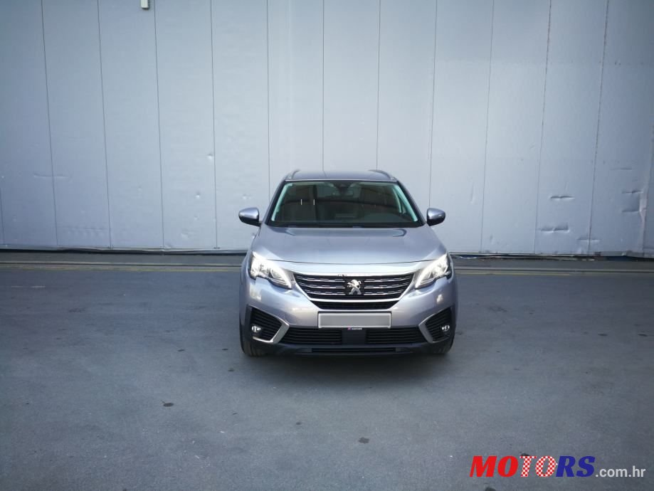 2019' Peugeot 5008 photo #2