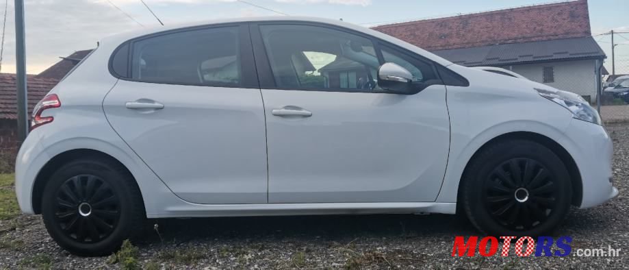 2014' Peugeot 208 photo #5