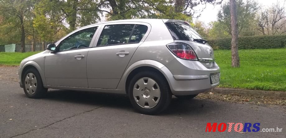 2009' Opel Astra photo #2