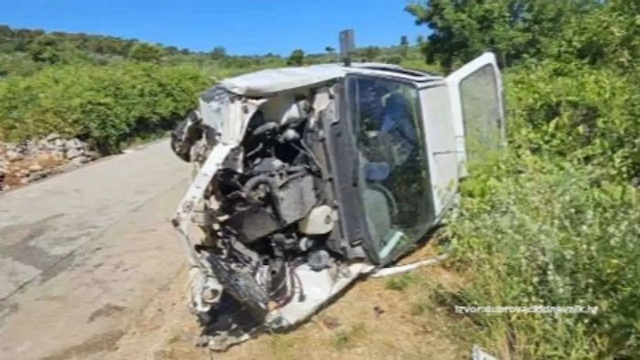 Nesreća na Šipanu: Vozač s još 9 mladih sletio s ceste