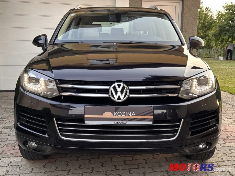 2012' Volkswagen Touareg photo #3