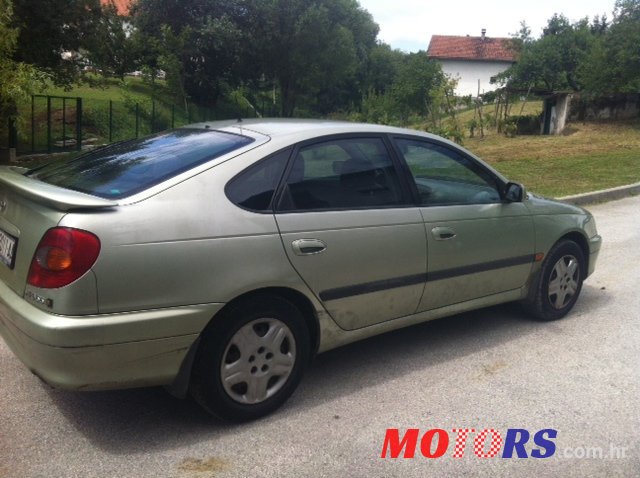 1999' Toyota Avensis photo #2