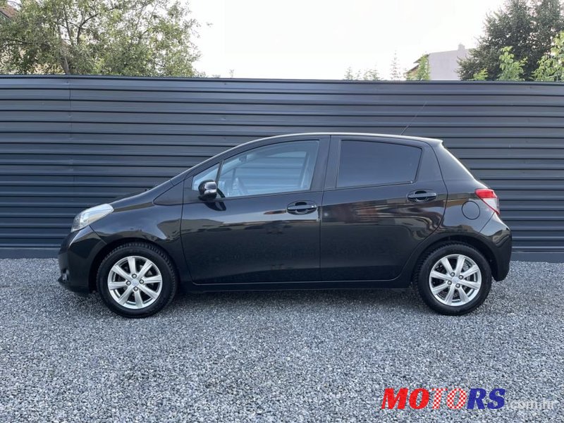 2014' Toyota Yaris photo #2