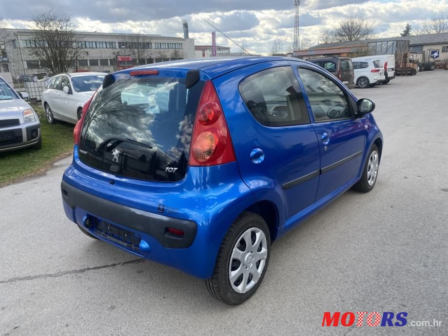2009' Peugeot 107 1,0 photo #3