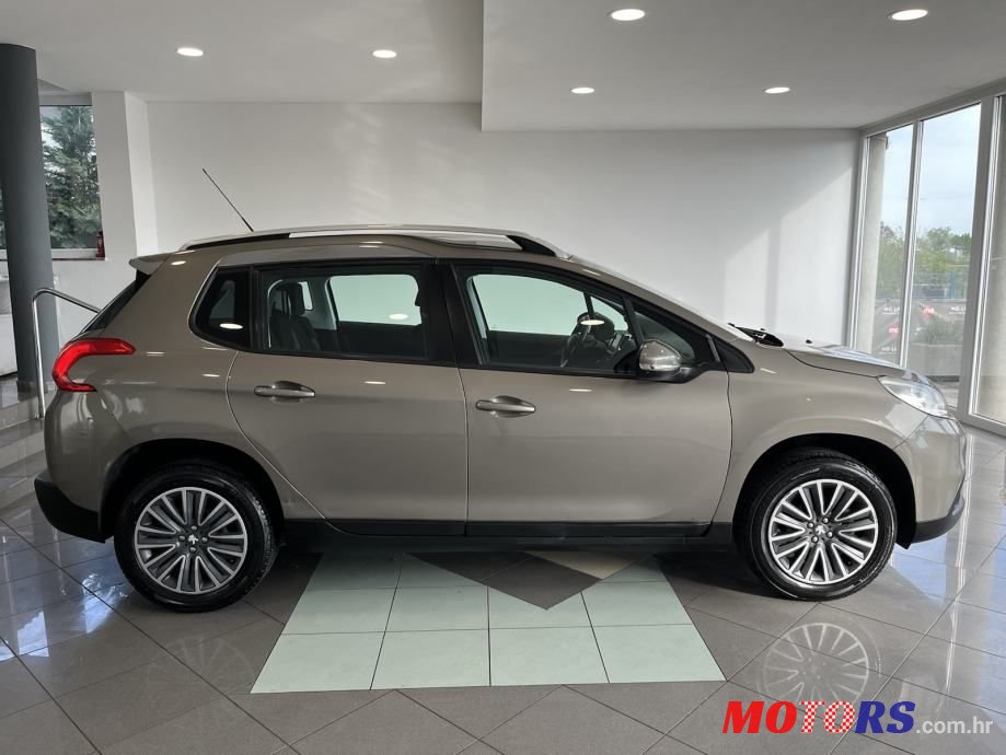 2014' Peugeot 2008 1,2 Vti photo #5