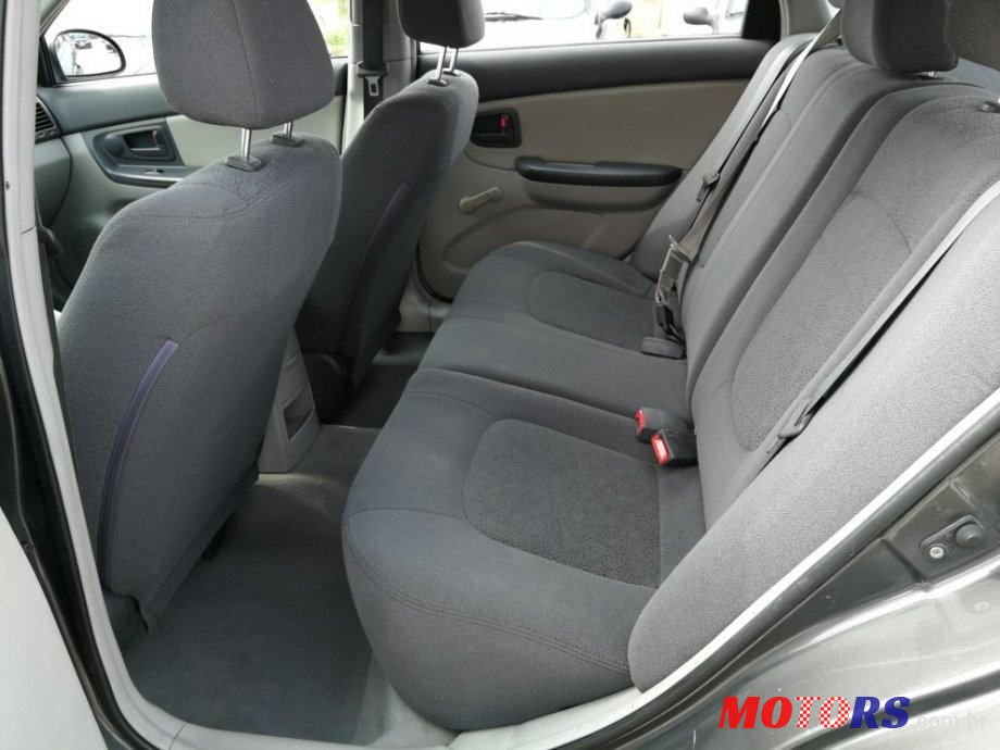 2005' Kia Cerato 1,5 Crdi Lx photo #6
