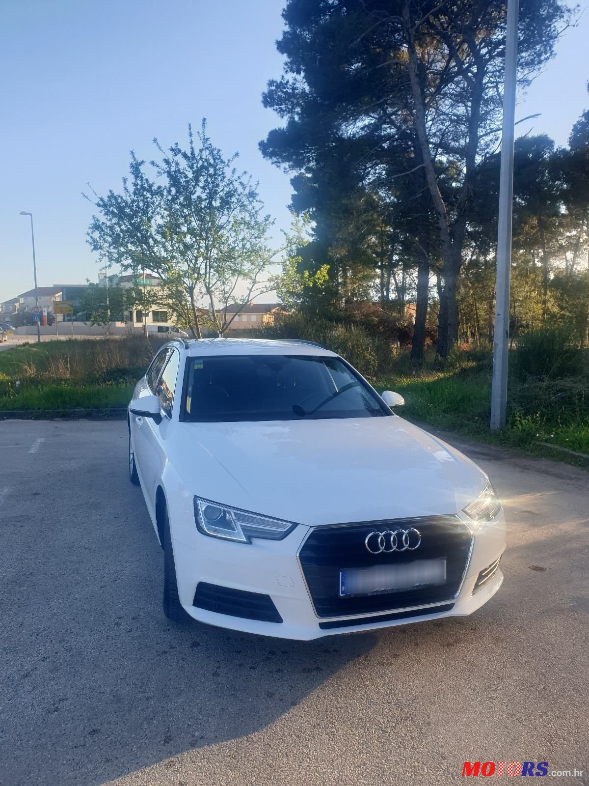 2016' Audi A4 Avant photo #2