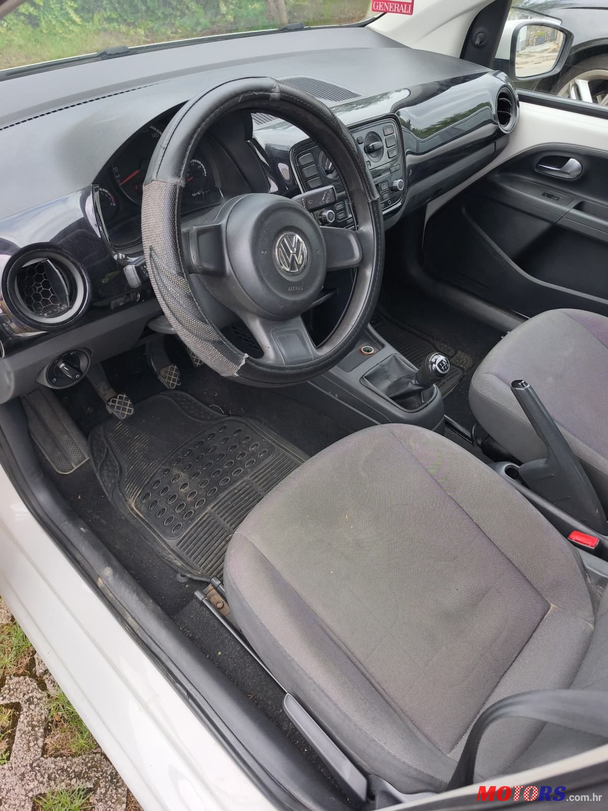 2014' Volkswagen Up! 1,0 Up! photo #2