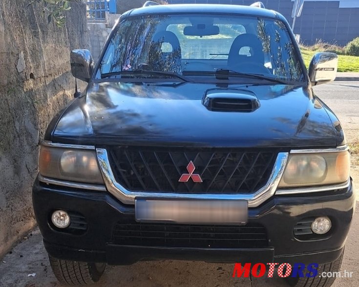 2002' Mitsubishi Pajero Sport photo #1