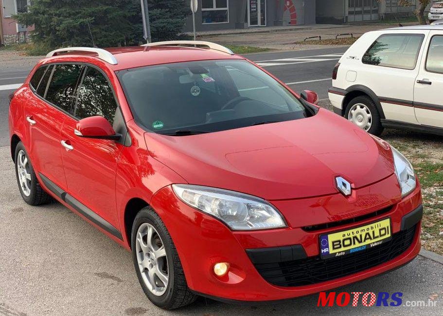 2010' Renault Megane Grandtour photo #1