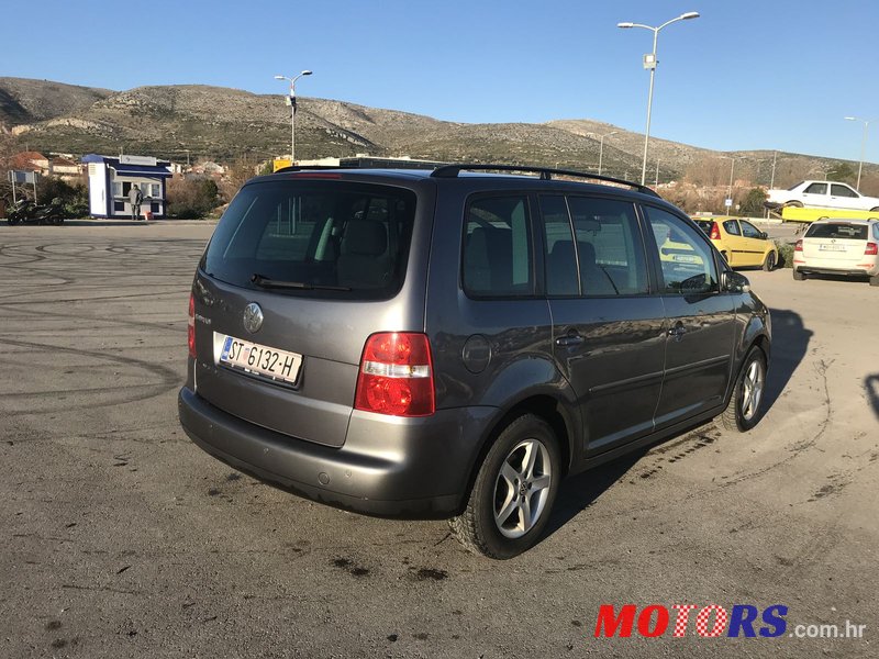 2006' Volkswagen Touran photo #2