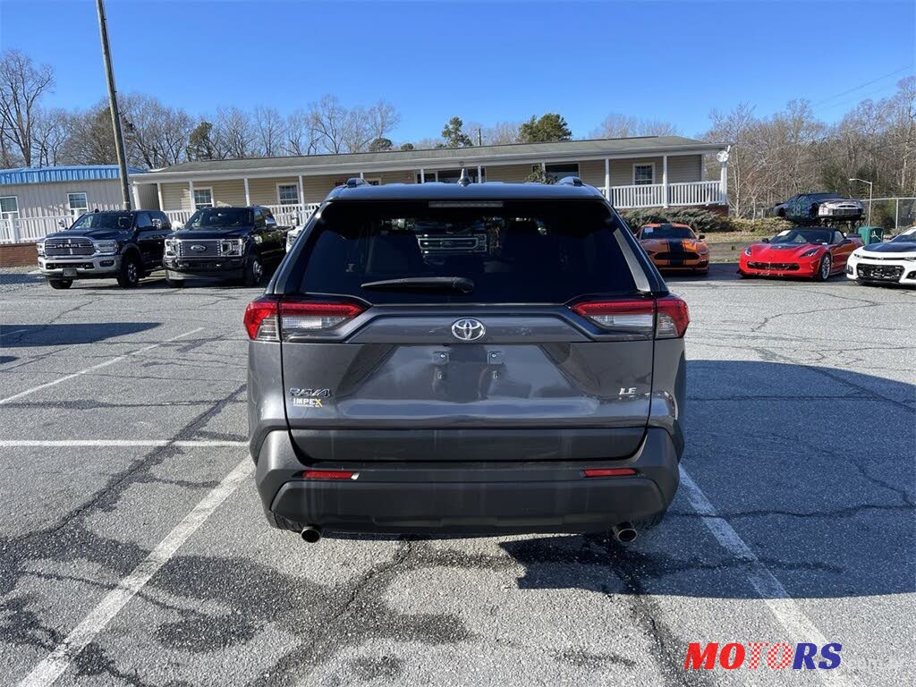 2019' Toyota RAV4 LE FWD photo #2