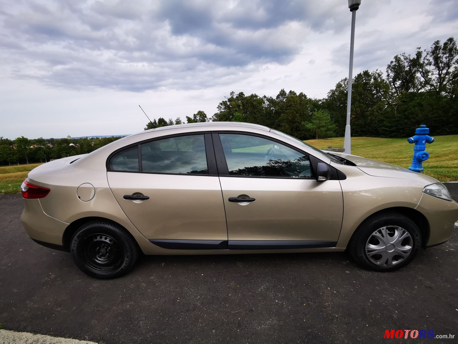 2010' Renault Fluence 1.6 16v photo #1