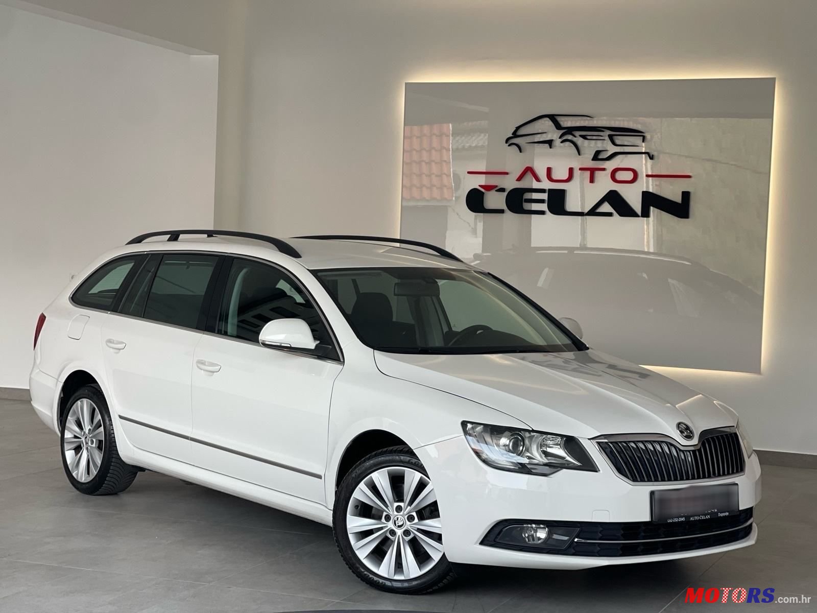 2014' Skoda Superb Combi photo #5