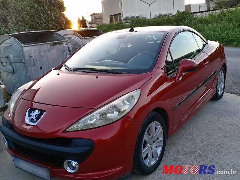 2007' Peugeot 207 Cc Sport photo #2