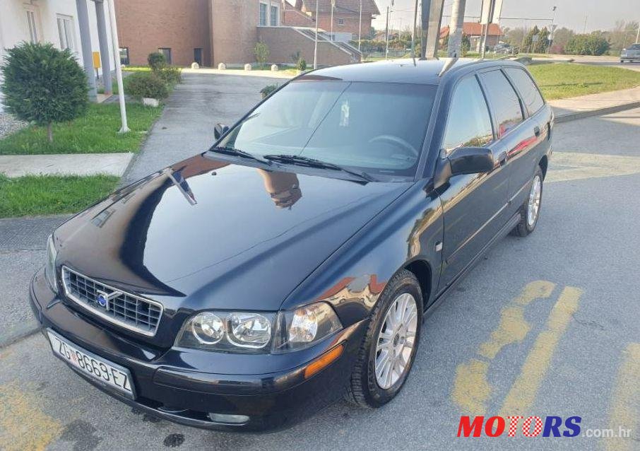 2004' Volvo V40 1,9 Td photo #1