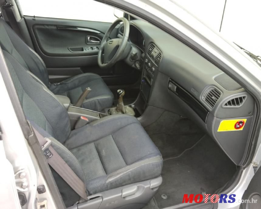 2005' Volvo V40 1.9Td photo #5