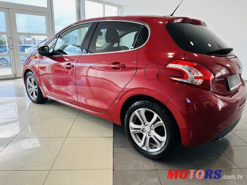 2014' Peugeot 208 1,2 Vti photo #5