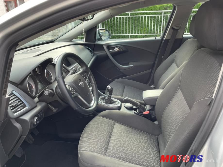 2014' Opel Astra Karavan photo #5