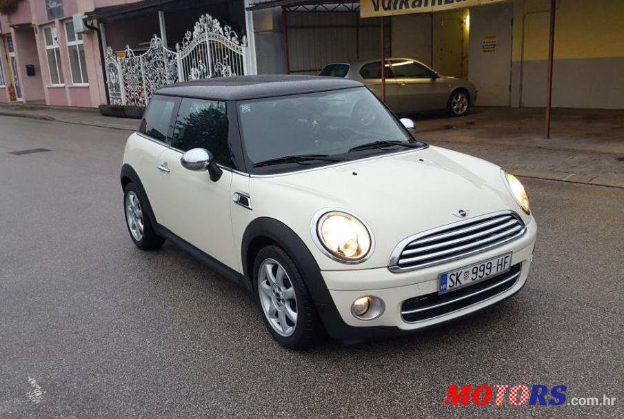 2010' MINI Cooper Cooper D photo #1