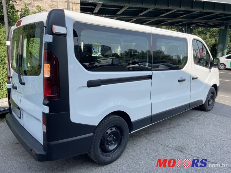 2020' Renault Trafic Grand Passenger photo #5