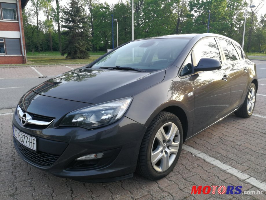 2013' Opel Astra J photo #2