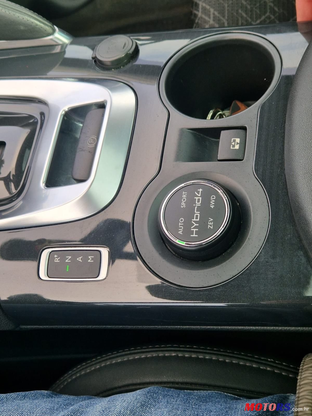 2014' Peugeot 3008 Hybrid4 2,0 Hdi photo #3