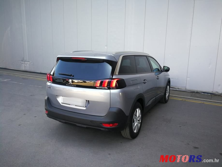 2019' Peugeot 5008 photo #6
