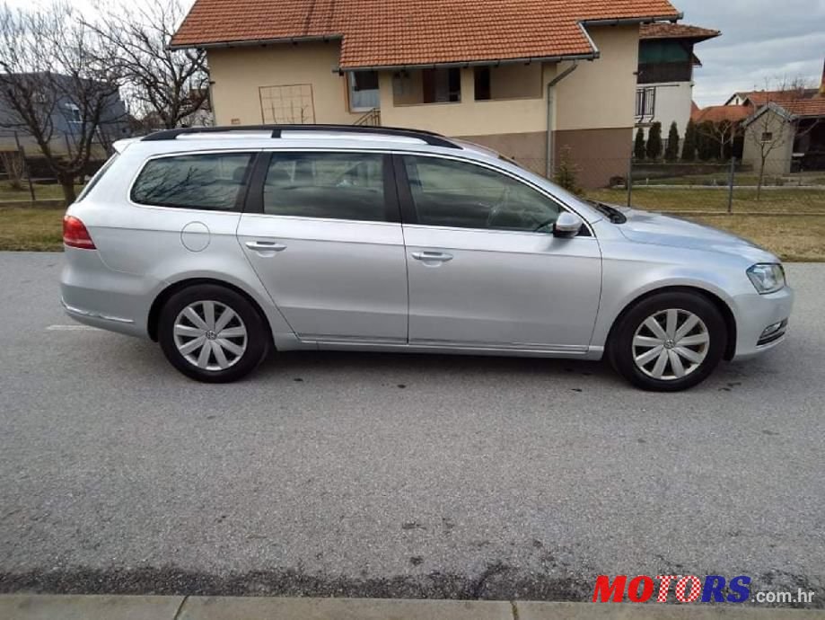 2011' Volkswagen Passat Variant photo #3