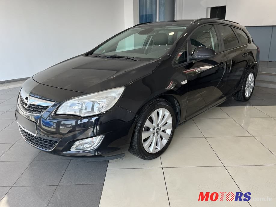 2011' Opel Astra Karavan photo #5