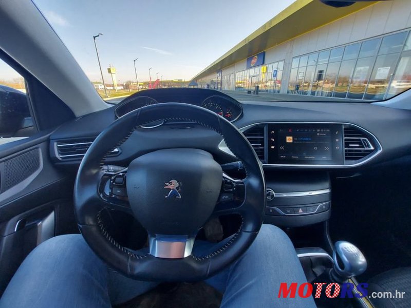 2018' Peugeot 308 photo #5