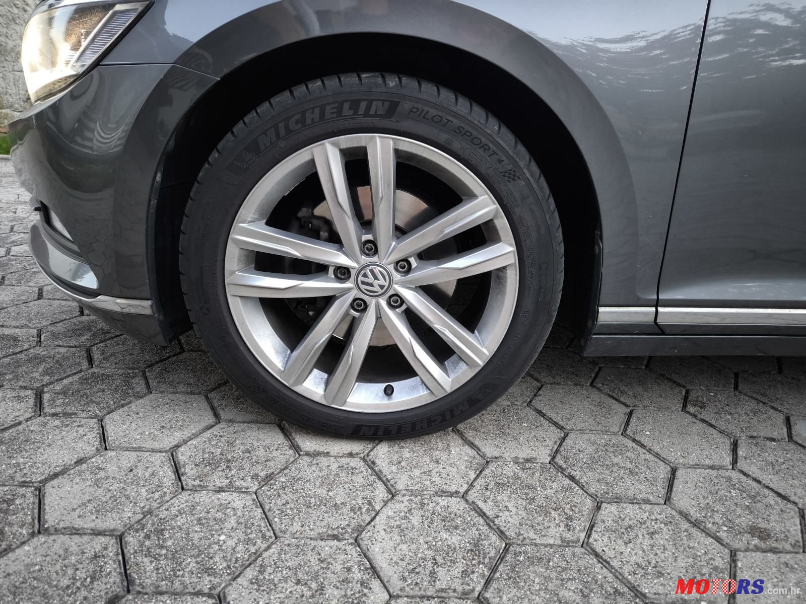 2017' Volkswagen Passat Variant photo #5